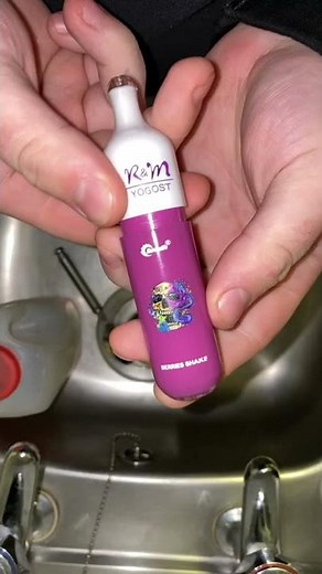 How does a disposable vape work? What is inside?