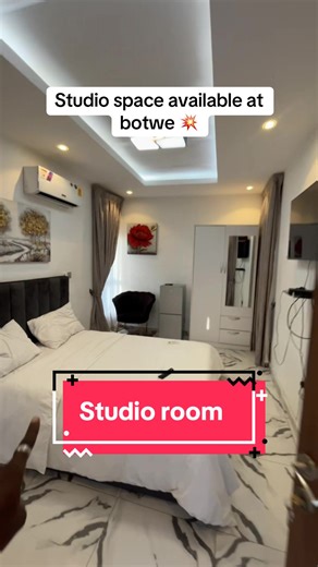 Here’s a bedroom studio unit available in the confine of two bedroom townhouse. 📍at botwe school junction.. Suitable for people who want to just spend the night without so much going on … Kindly send a dm or 📞 0551304270 for quick response and reservations #airbnb #accraghana🇬🇭 #apartment #studioroom #botwe