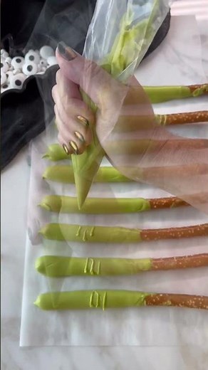 Easy Halloween Snacks: Candy Melts and Pretzel Witch Fingers