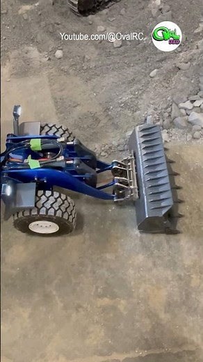 RC wheel loader with a quick attach bucket