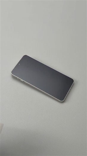 Trendy Tech Review on Instagram: "The OPPO Find X8 Ultra full-screen tempered glass screen protector is deeply customized to achieve full-screen coverage. Its AR anti-reflective coating uses magnetron sputtering technology, resulting in superior performance compared to Apple phones."