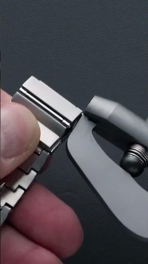 How to Size a Bulova Watch — Sizing Tool Method | How to Remove Links