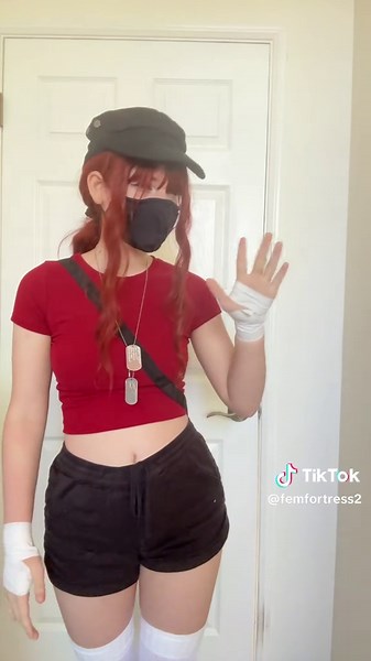 Fem Scout Cosplay Showcase in Team Fortress 2