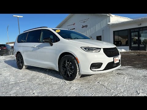 2026 Chrysler Pacifica Limited Clintonville, Shawano, Waupaca, Green Bay, Appleton WI