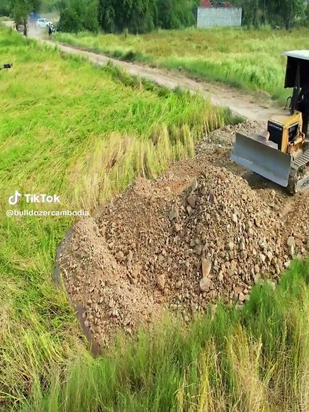 Bulldozing Techniques with Dump Truck and Mini Dozer