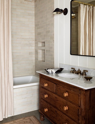 24 Designer Bathrooms That Prove Subway Tiles Are Here to Stay