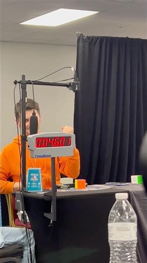 Former World Record Holder Feliks Zemdegs Solves Rubiks cube in 4.6 seconds