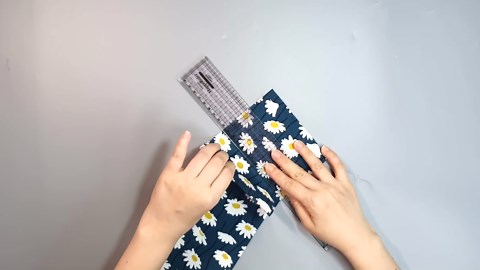 Make Your Own Compact Zipper Mini Wallet | Step-by-Step DIY Coin Purse Guide