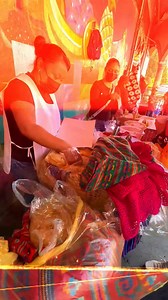 171K views · 3K reactions | ✨ Nos lanzamos al Mercado Reforma a probar las tradicionales Dobladitas Gaby, todo un clásico de San Juan del Río. ❤️ Con su sabor casero, la salsita picosita y ese toque que solo aquí encuentras, entendemos por qué son las favoritas de chicos y grandes.   Ven a darte una vuelta y disfruta de este antojo 100% sanjuanense. #DobladitasGaby #MercadoReforma #SanJuanDelRío #AntojitosMexicanos | 30 Frames | Facebook