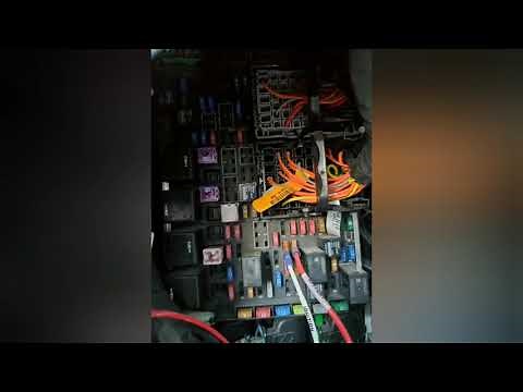 Peterbilt 579 Fuse Panel Location (w/ diagrams)