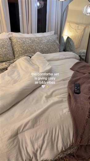 I’m gonna need all the colors in this 7 piece comforter set now😭. #bedroomrefresh #bedding #beddingdecor #tiktokshopcreatorpicks #tiktokshopmothersday