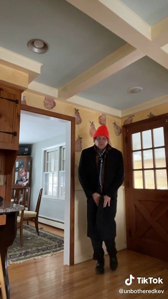 Pants 👖 Falling 💧 Show Must Go On