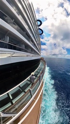 Immerse yourself in the beauty of #MSCSeascape 🌊