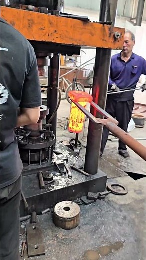 Inside the forging factory Watch Expert Forgers Shape Hundreds Of Tons #machine #forging #factory