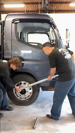 【デカ過ぎ】トラック用に使用する工具のトルクレンチ。