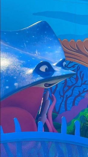 Found Finding Nemo’s Mr. Ray in Walt Disney World! 🤩 #waltdisneyworld #disneyresort #viralshorts
