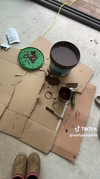 Let’s spray paint our fences together 🪴🌻😍 we used a paint sprayer from ScrewFix & paint from B&Q, we spent £65 to achieve this look 🏠 #fence #gardening #gardenproject #gardenrenovation #reno #paintsprayer