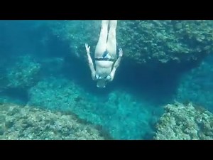 Underwater woman freediving no fins M004