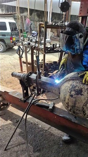 instalar refuerzos en lamina a eje trasero MERITOR Y SOLDADURA MIG #tainco #welding #mecanica