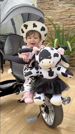 Rubi e sua vaquinha fofa criamigos 🐮