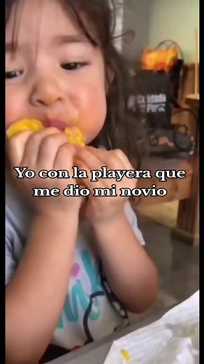 ¡Ay, me ensucié mi playera favorita!