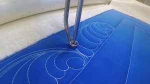 12K views · 155 reactions | In this video tutorial, #APQS Dealer and Educator Angela Huffman of Quilted Joy demonstrates a border design that’s very formal – perfect for traditional quilts. It’s called Feathered Arches. https://goo.gl/Ax1Ut1 | APQS | Facebook