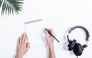 Blog vs. Podcast: What’s the Difference, and Which Is Better?