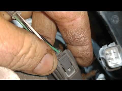 Oxygen sensor socket/plug separation clips, Honda Accord 1996