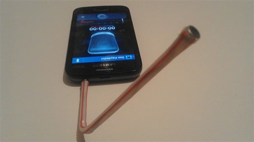 How to make a DIY smartphone microphone from old earbuds & a straw!