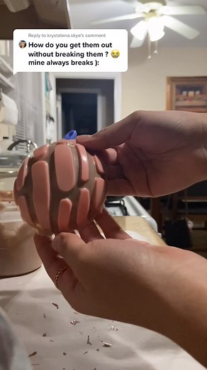 Reply to @krystalena.skye Here's how to take out the concha out the mold 😊 super simple and easy #cocoabombs #hotcocoabombs #fyp