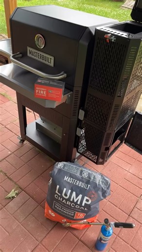 5.1K views · 37 reactions | Why use a digital charcoal grill and smoker? Because it's as easy as loading, lighting, and setting your temp for hours of smoking and grilling however you like. Check out the Gravity Series 800 here: https://www.masterbuilt.com/products/gravity-series-800-digital-charcoal-griddle-grill-smoker | Masterbuilt | Facebook