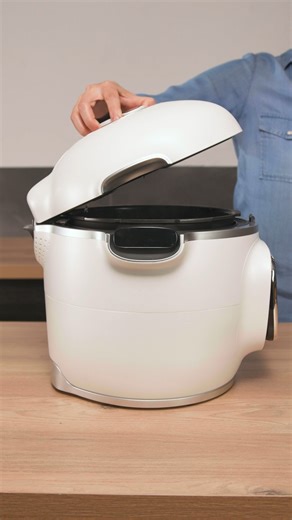 😌 Cook4me Touch Pro este multicooker-ul care face gătitul de acasă mai simplu și mai rapid. Cântarul său integrat de înaltă precizie permite cântărirea ingredientelor direct în vas, fără recipiente suplimentare și fără timp pierdut. ☑️ ➡️ Află mai multe aici - https://shop.tefal.ro/grill-cook4me | Tefal