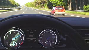 VW Golf 7 R Onboard Acceleration – 260 km/h Autobahn Speed!