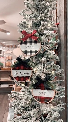 DIY Embroidery Hoop Christmas Ornaments: Festive DIY Fabric Decor