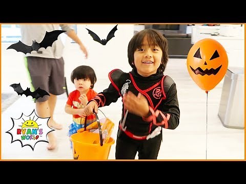 Ryan Pretend Play Trick or Treating for Halloween!!!