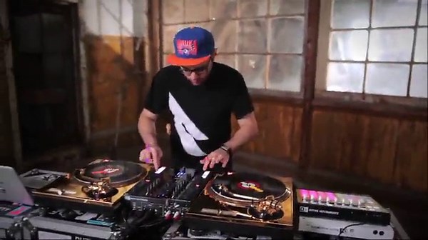 Native Instruments Traktor Kontrol Z2 DJ Mixer