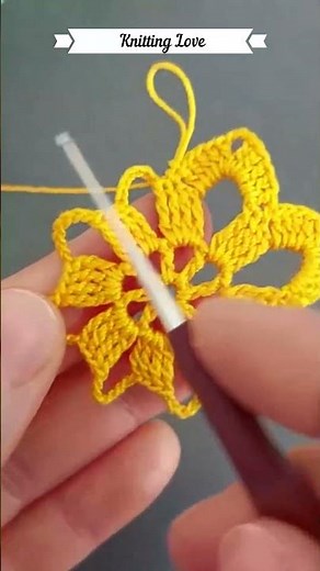 Easy Crochet Flower Pattern 🌸 | 30-Second Tutorial for Beginners