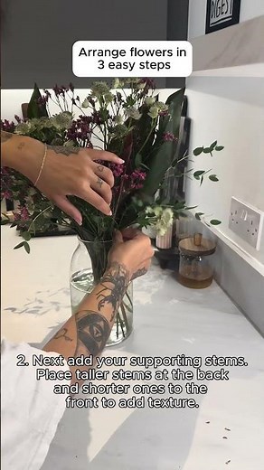 How to Arrange Flowers in a Vase in 3 Easy Steps! - Bloom & Wild