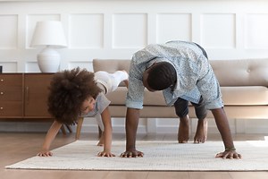 Sport à la maison avec les enfants : 9 idées à tester