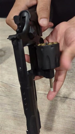 The Best Airsoft Revolver (Smith Wesson M&P R8 Review)