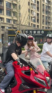 Sorry bro, your girlfriend want ride moto with me! #motorcycle #skateboard #love #moto # race #skate