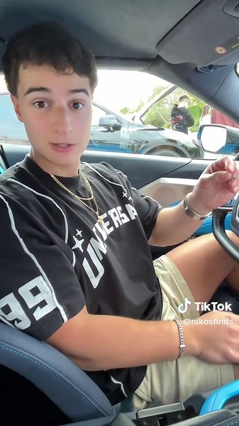 Auto sky Ai box to watch movies and YouTube in the car #tiktokshop #autosky #carhacks #cargadgets