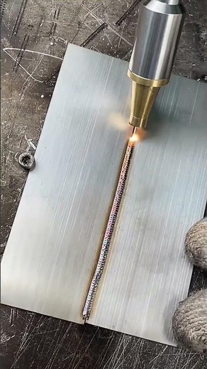 Handheld laser welder for welding stainless steel