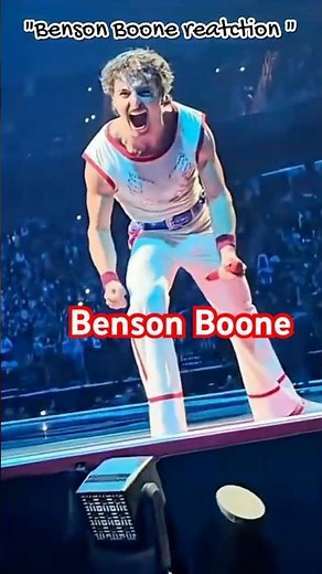 Benson Reacts to WILD Fan Sign… Crowd Goes CRAZY! 😱🔥