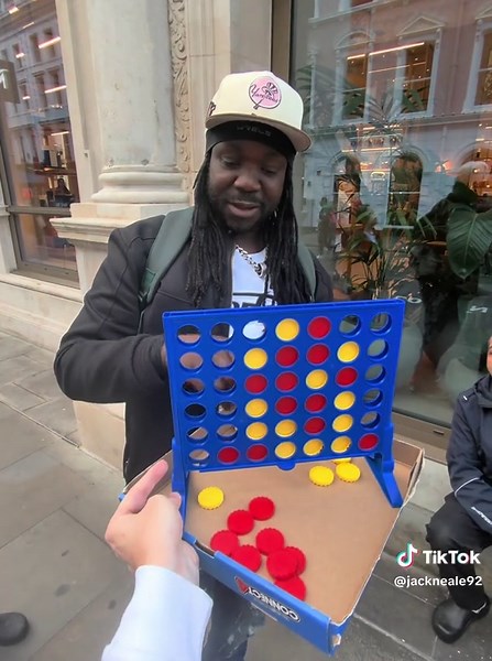 Challenge Strangers to Connect 4 in London