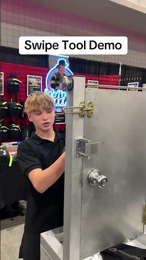 🚨Will from Job Town Tools showing how to use a Firefighter Swipe Tool🚨 #firefighter #firefighters