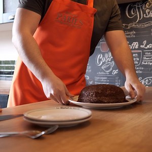 20K views · 648 reactions | La Maison Pariès propose un kit pour réaliser le célèbre « béret basque ». C’est un dessert incontournable du Pays Basque, difficile à réaliser pour les amateurs, mais grâce au kit et au tutoriel, c’est très simple ! ‍ Vous trouverez ce kit dans toutes les boutiques Paries : Bayonne, Biarritz, Espelette, Saint-Jean-de-Luz, Socoa, Paris et Bordeaux ainsi que sur leur site internet www.paries.fr | Pays basque | Facebook