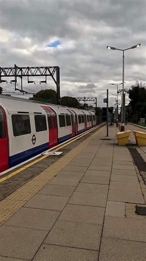 Bakerloo line | Departing South Kenton Station #train #londonundergroundtransport #bakerlooline