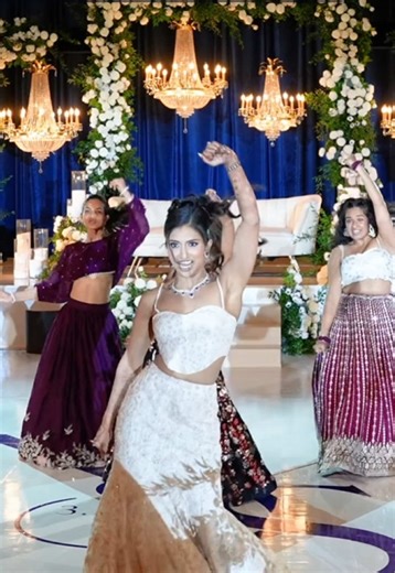 The crowd went absolutely insane for this one🤯 I still can't believe how VIRAL this dance went. People all over the world were doing it on all different social media platforms. I'm so grateful for every milestone on my dance journey but this was a big one🥹 @White Rose Production #dancetrend #choreographer #cheezbadi #indianweddingdance