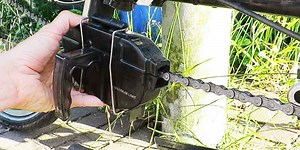 How to clean a bike chain without removing it in 2 easy steps. - restoration.bike